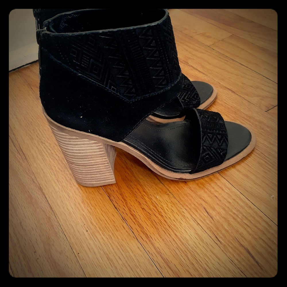 Black Kelsi Deggar geniune suede leather sandals